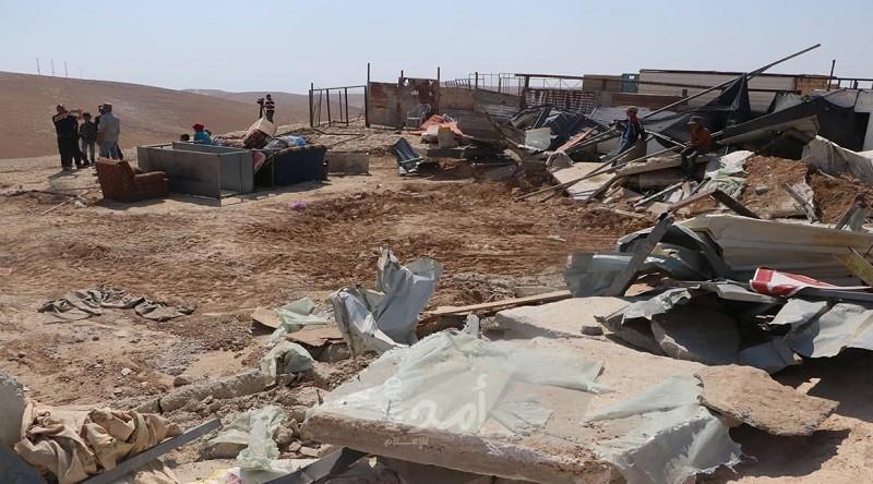 مستوطنون يهدمون غرفة زراعية في مسافر يطا