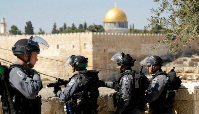 الحكم بالسجن  لـ6 سنوات لمقدسيين واستدعاء 5 من حراس المسجد الأقصى