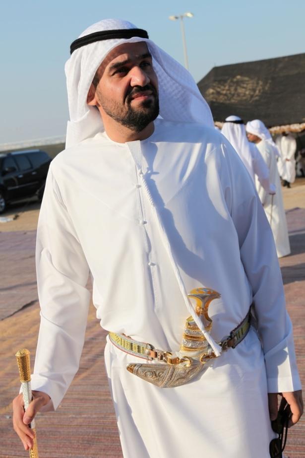 الجسمي يحتفل بالعيد الوطني الاماراتي بـ"الخنجر" و"السيف"!