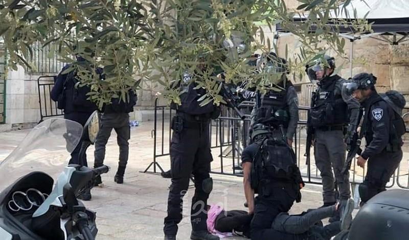 القدس: قوات الاحتلال تعتقل فتى مصاب من العيسوية