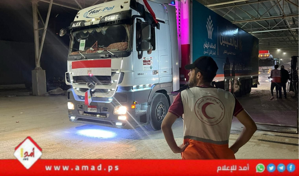 الهلال الأحمر الفلسطيني يتسلم (70) شاحنة من نظيره المصري