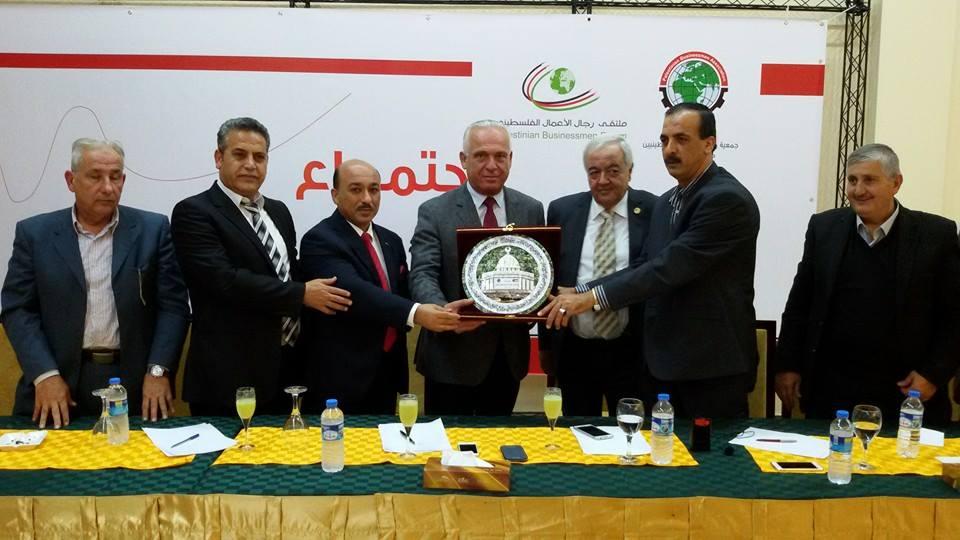 رجال اعمال من غزة والخليل يدعون لتعزيز التبادل التجاري وتنشيط السياحة بين الضفة وغزة