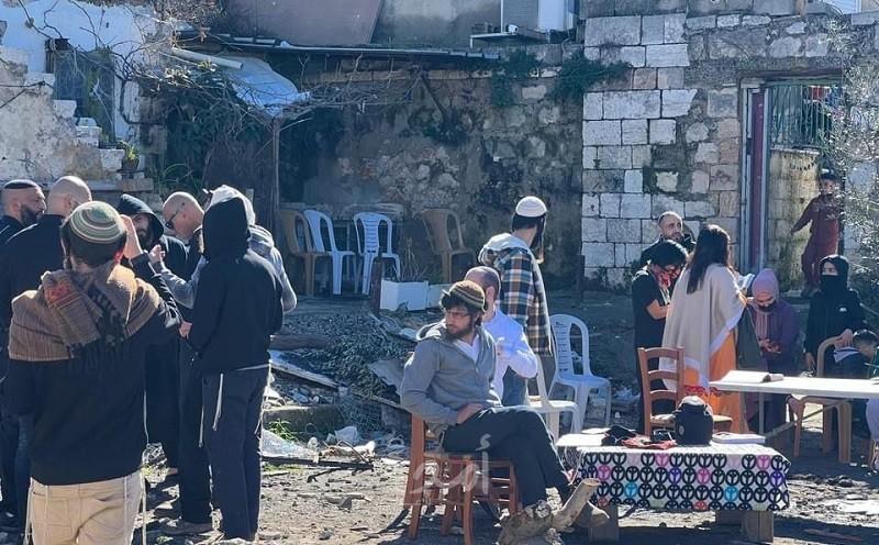 مستوطنون إرهابيون  يقتحمون أراضي وادي الربابة في سلوان