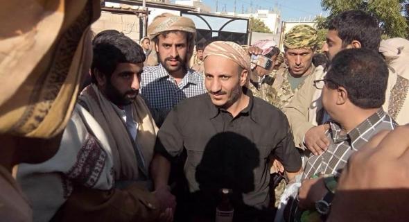 نشطاء يمنيون ينشرون صورة لـ" طارق صالح" برفقة نجل الزوكا