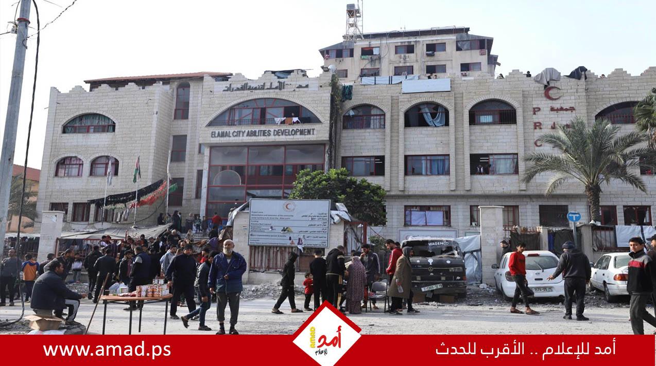 الهلال الأحمر: جيش الاحتلال يعتقل عددا من طواقمنا وجرحى في مستشفى الأمل بغزة