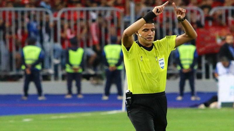 صحيفة: كاف يستبعد الحكم الجزائرى مهدي عبيد بسبب مستواه الفنى