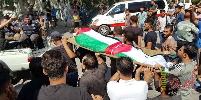 بالصور.. جماهير غزة تودع "كريم كلاب" شهيد جمعة كسر الحصار