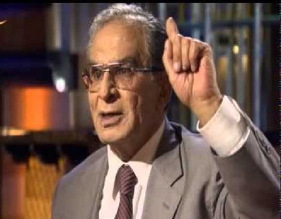 بسام أبو شريف يتساءل عن اعتراف محمود عباس باغتيال ياسرعرفات بعد ان أن أنكرها؟!