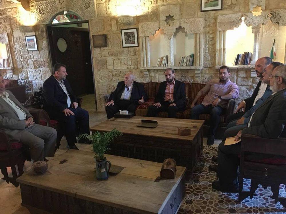 حماس تلتقي عدداً من الفصائل الفلسطينية في بيروت