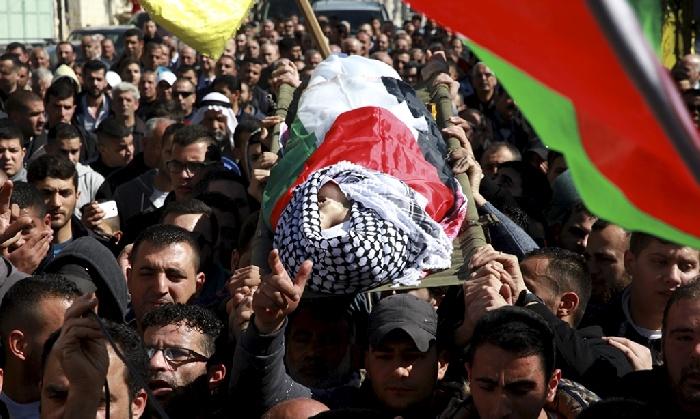 اصابات بالرصاص والغاز خلال تشيع جثماني الشهيدين قيسية وأبو غازي في الخليل