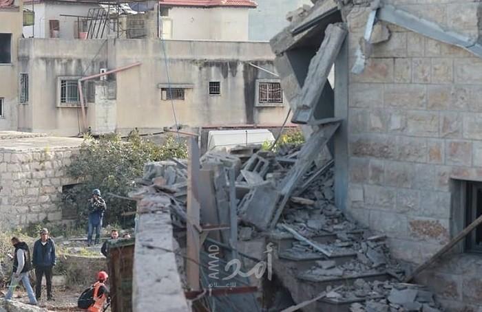 قوات الاحتلال تفجر منزل الشهيد عمر أبو ليلى في الزاوية غرب سلفيت