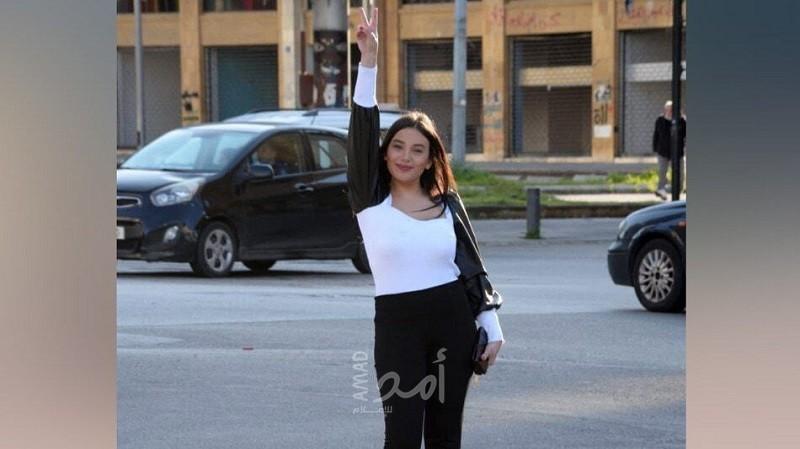 من هي "سالي حافظ" مقتحمة بنك لبنان والمهجر بلوم؟! - فيديو