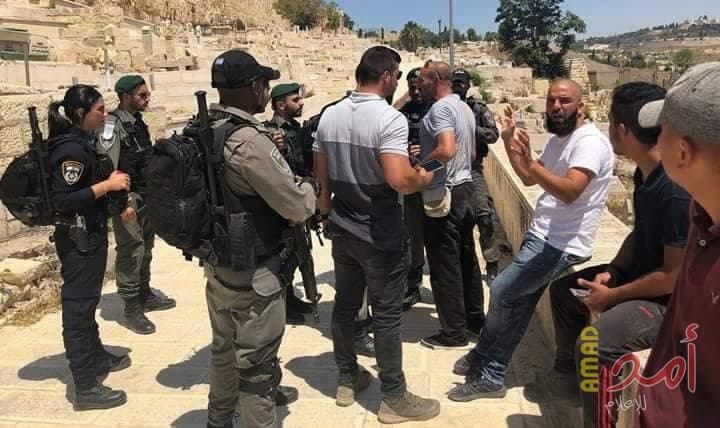 بالصور.. اعتقال عمال النظافة أثناء عملهم داخل المسجد الأقصى