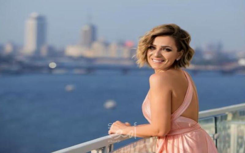 ريم البارودي تثير ضجة بلباس البحر من الساحل الشمالي
