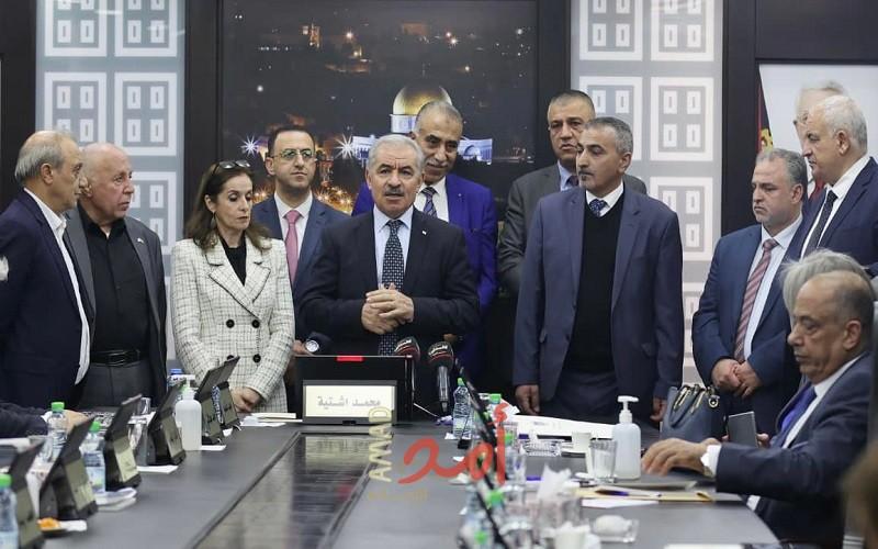 حل أزمة النقابات..اشتية: ملتزمون تمام الالتزام بجميع الاتفاقات الموقعة