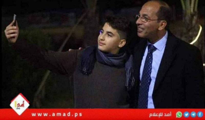 استشهاد صحفي ونجله الوحيد بقصف منزله في دير البلح