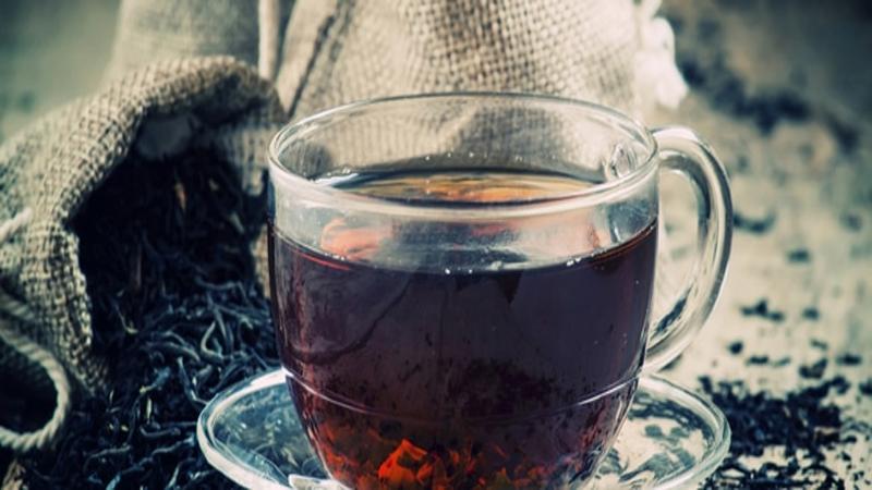 الطريقة الصحية لإعداد وتناول الشاي الأسود