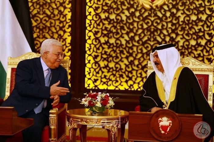 عباس يهاتف ملك البحرين ورئيس الوزراء