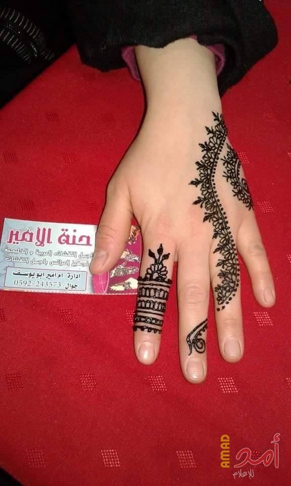بالصور - نقش الحناء في غزّة... تراث نسائيّ قديم يعود بعد اندثار