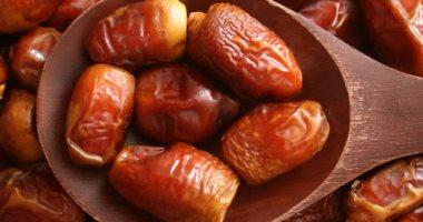 أهمية تناول المكسرات والتمر في رمضان