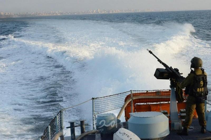 جيش الاحتلال يلاحق مركب صيد في بحر غزة