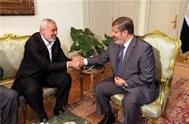 4 سيناريوهات للحكم على مرسي في قضية "التخابر" مع حماس