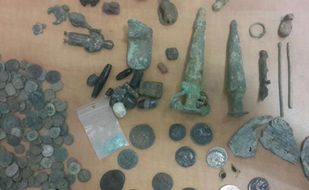 القناة الثانية العبرية: ضبط سائق يعمل في سفارة النرويج حاول تهريب آثار عبر جسر اللنبي