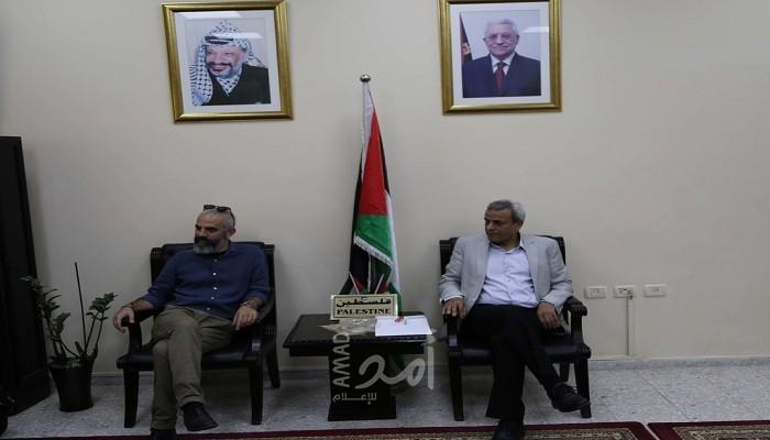 قلقيلية: المحافظ يطلع وفدا من المجموعة الطوعية الايطالية على واقع المحافظة
