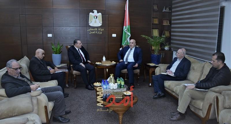 أبو جيش والسفير الأردني يبحثان سبل إنجاح اجتماع دعم التشغيل 