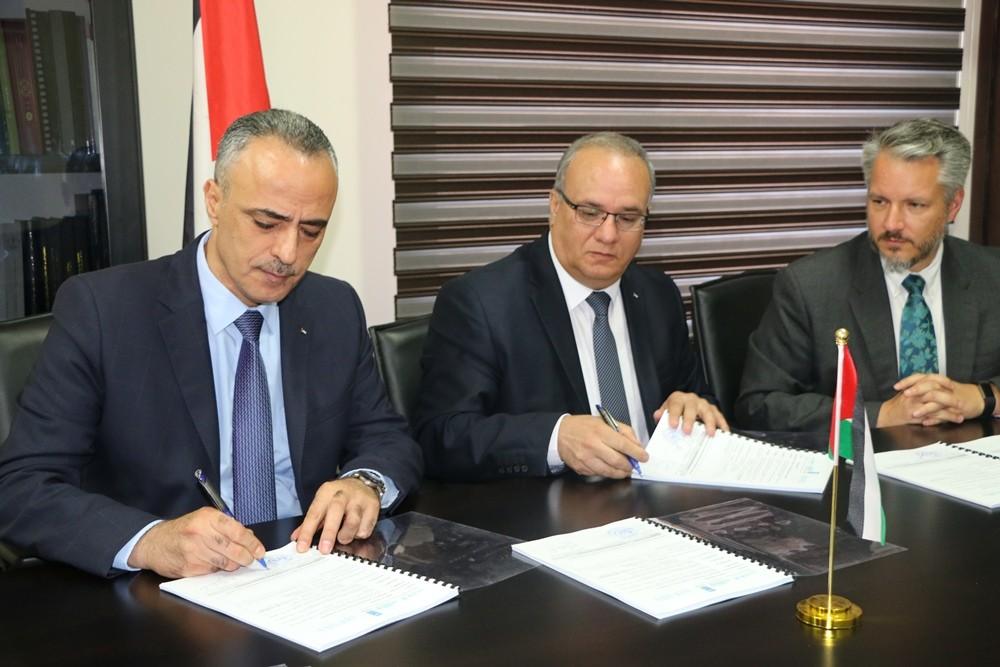 وزيرا العدل والتنمية الاجتماعية يوقعان وثيقة لتعزيز سيادة القانون