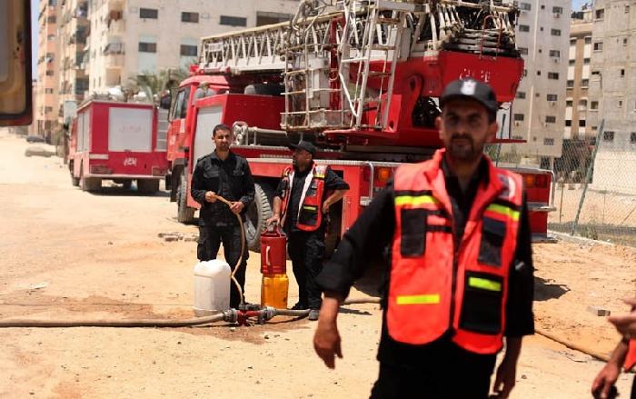الدفاع المدني يوضح خسائر حريق عمارة في البيرة