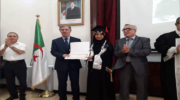 فلسطينية تحصل على المركز الأول في كلية الحقوق بالجزائر
