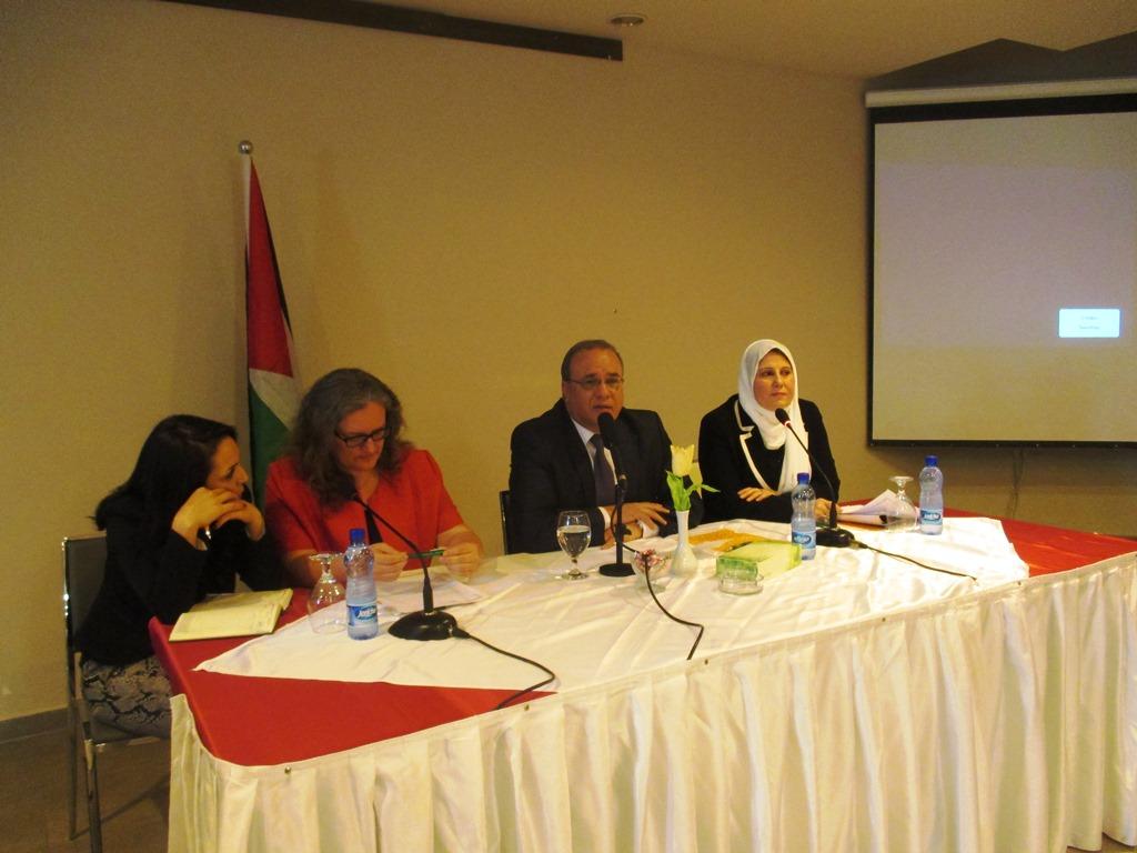 الشاعر يؤكد التزام الوزارة بالحقوق الأساسية للمرأة