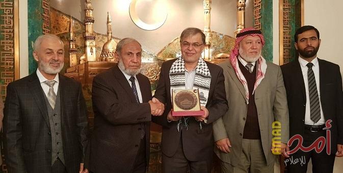 خلال جولته الخارجية..وفد نواب حماس يؤكد بطلان شرعية خطوة "عباس" بحل التشريعي