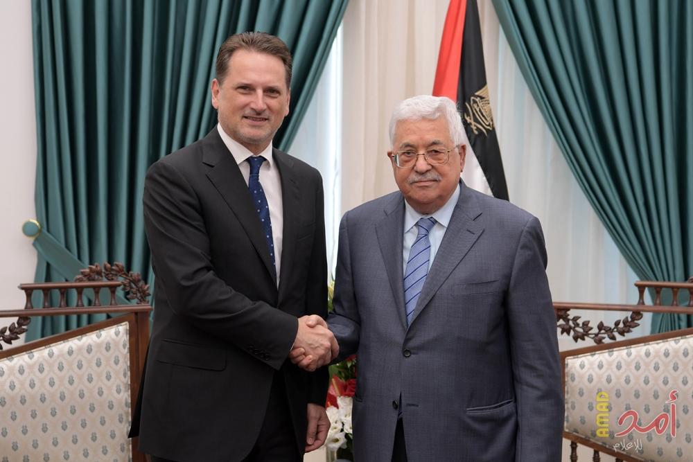 عباس يلتقي المفوض العام لوكالة غوث وتشغيل اللاجئين الفلسطينيين
