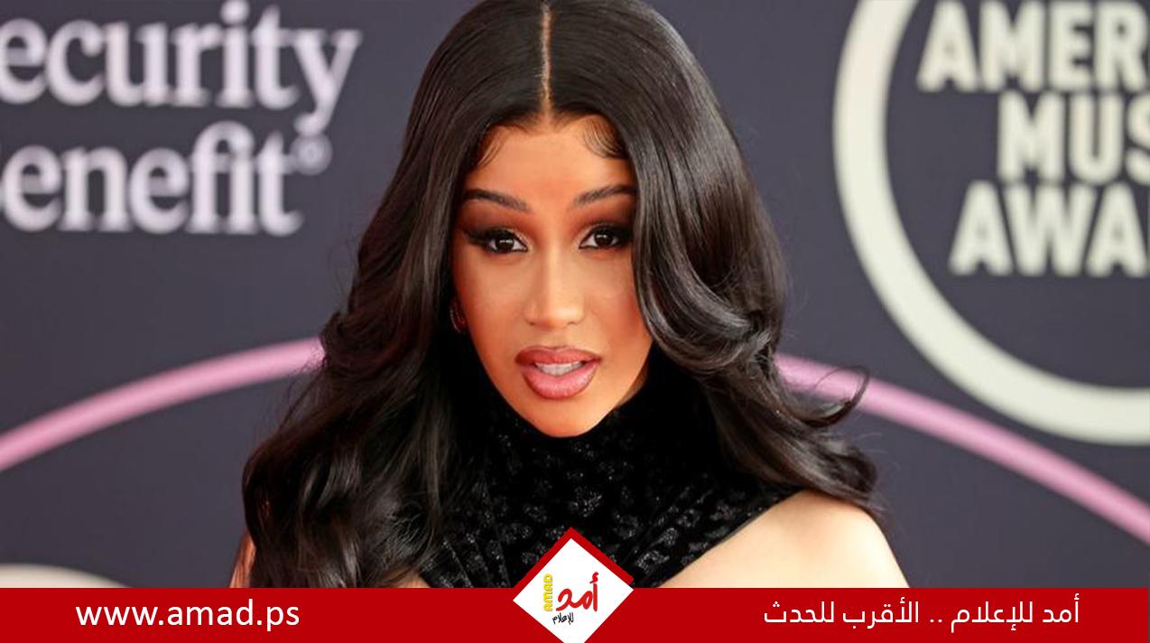 كاردي بي لن تواجه أي اتهامات بعد حادث رمي الميكروفون - شاهد