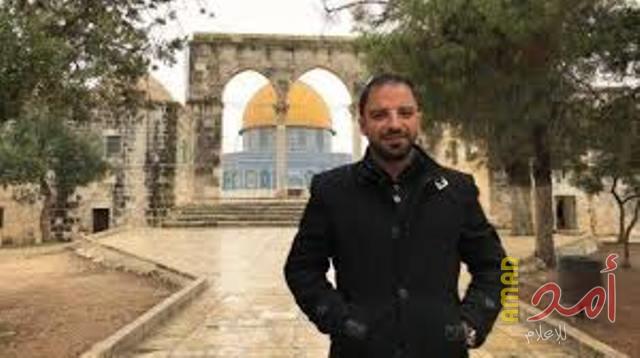 قوات الاحتلال تسلّم موظفاً في أوقاف القدس أمر استدعاء للتحقيق