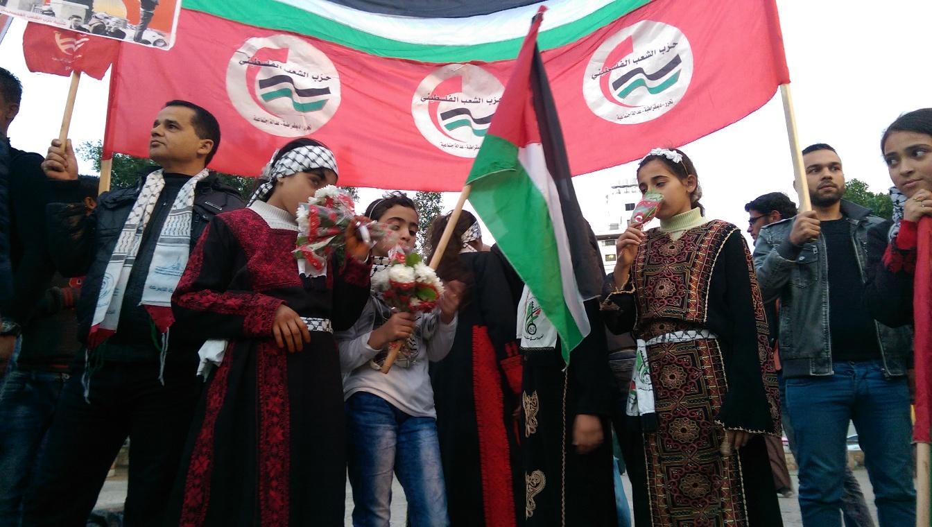 غزة تتزين بصور شهداء الهبة الشعبية بلوحة فنية تجسد الوحدة الوطنية
