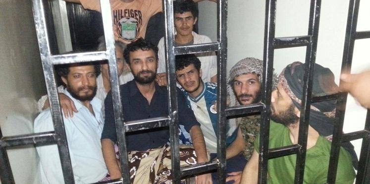 مقتل 4 معتقلين واصابة العشرات في هجوم مسلح على سجن يمني
