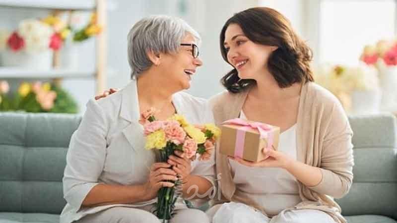 صدمات الأم في طفولتها تنعكس على علاقتها مع بناتها