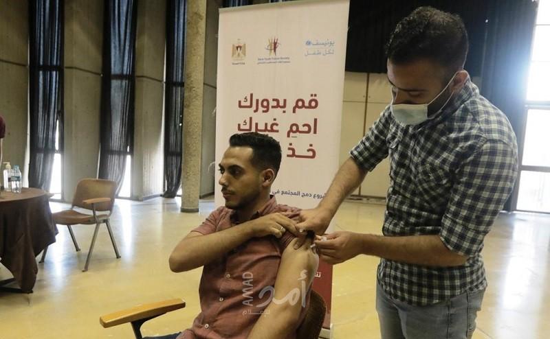بلدية غزة تفتتح مركزًا مؤقتًا للمعلومات وتلقي اللقاحات ضد "كورونا"
