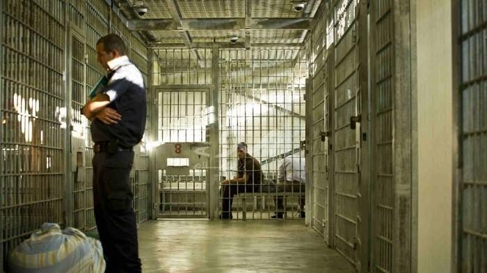(7) أسرى يدخلون أعوامًا جديدة في سجون الاحتلال