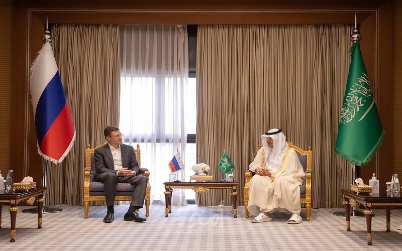 وزير الطاقة السعودي يلتقي مسؤولًا روسيًا رفيعًا في الرياض