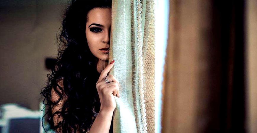 مميزات الفتاة الطويلة