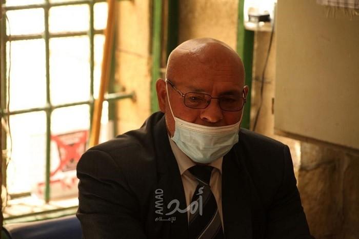 أمام الحرم الإبراهيمي "حفظي أبو سنينة" يعود لعمله بعد تعافيه من "كورونا"- صور