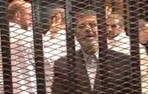 المعزول مرسي قض مضجعه في أول ليلة سجن ورفض العدس وطالب بالفراخ