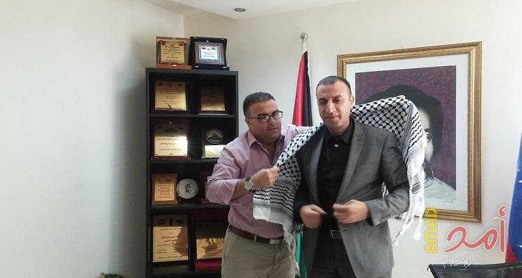 حرفوش يهدي الرئيس الفنزويلي نيكولاس مادورو الكوفية الفلسطينية