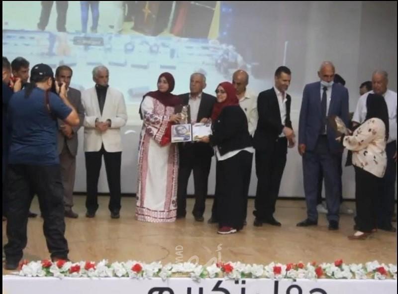 "سيدة الأرض واتحاد العمال" يكرمون الصحفيون في غزة - صور