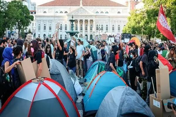 الشرطة البرتغالية تفض اعتصاما وسط العاصمة للاحتجاج على تفاقم أزمة السكن