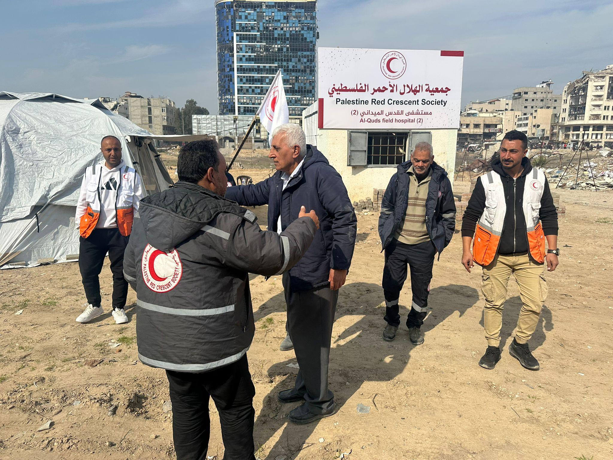 جولة تفقدية لجمعية الهلال الأحمر الفلسطيني في غزة لإعادة بناء الخدمات الصحية بعد أضرار الحرب